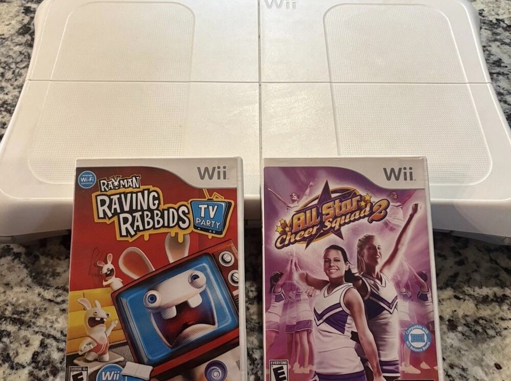 Nintendo Wii Balance Board White RVL-021 With TWO GAMES. TESTED